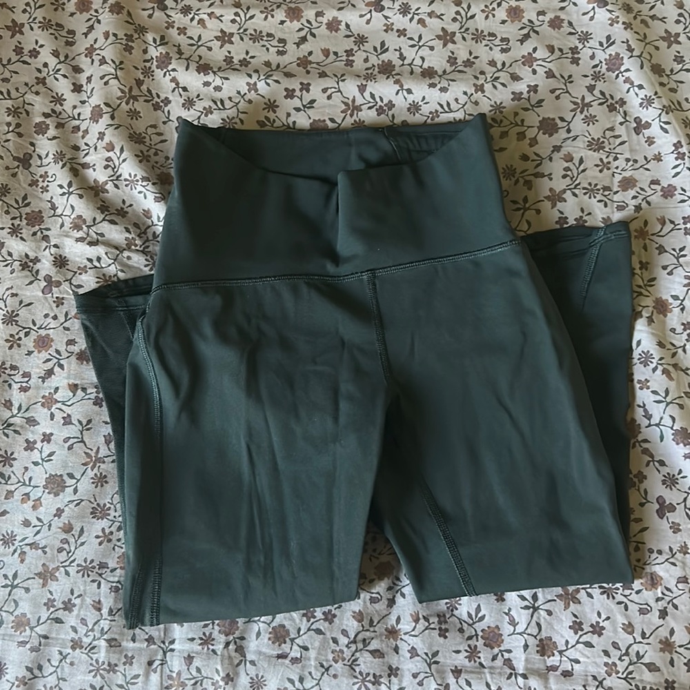 lululemon black capris